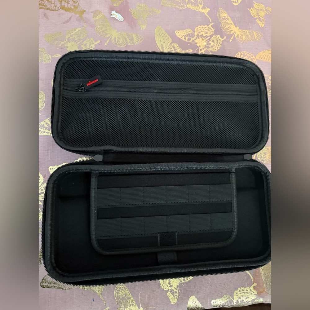 NWOT nintendo switch 2 travel case and screen protectors - Picture 2 of 4